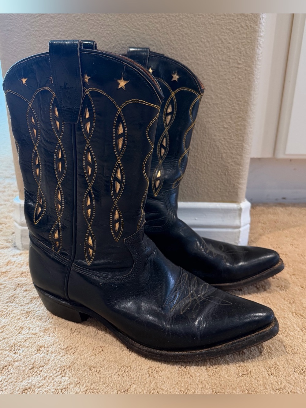 Vintage Texas boot company black leather  cowboy boots with gold star accents